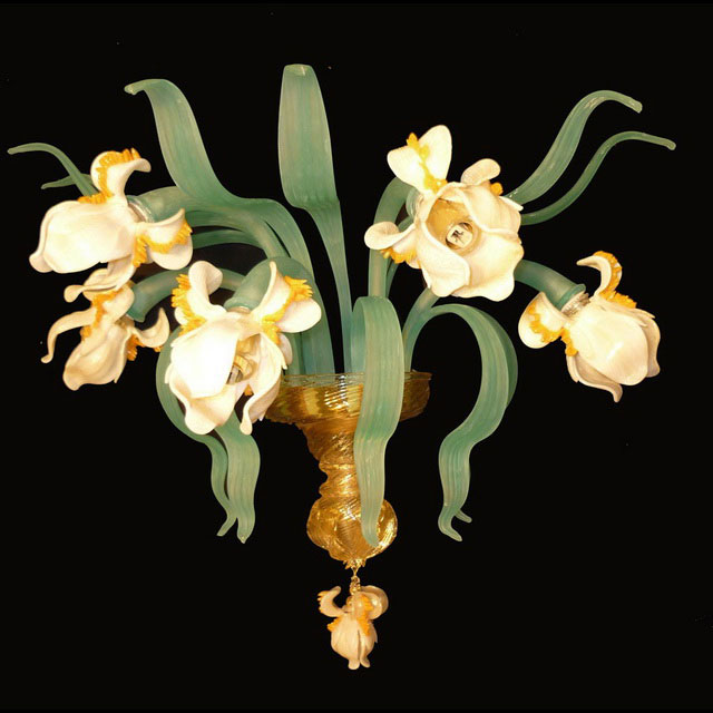 Iris bianco Murano glass sconce